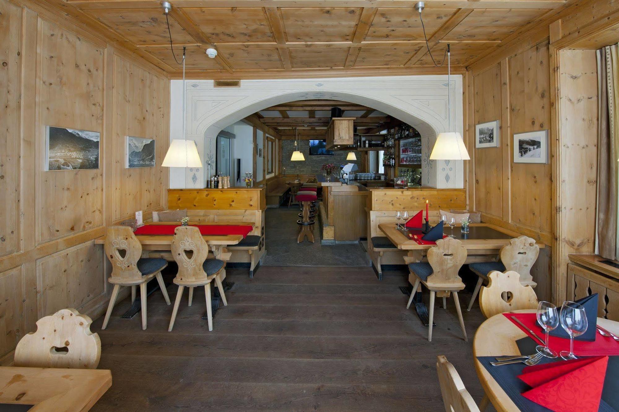 Hotel Crusch Alba ルェルネツ エクステリア 写真